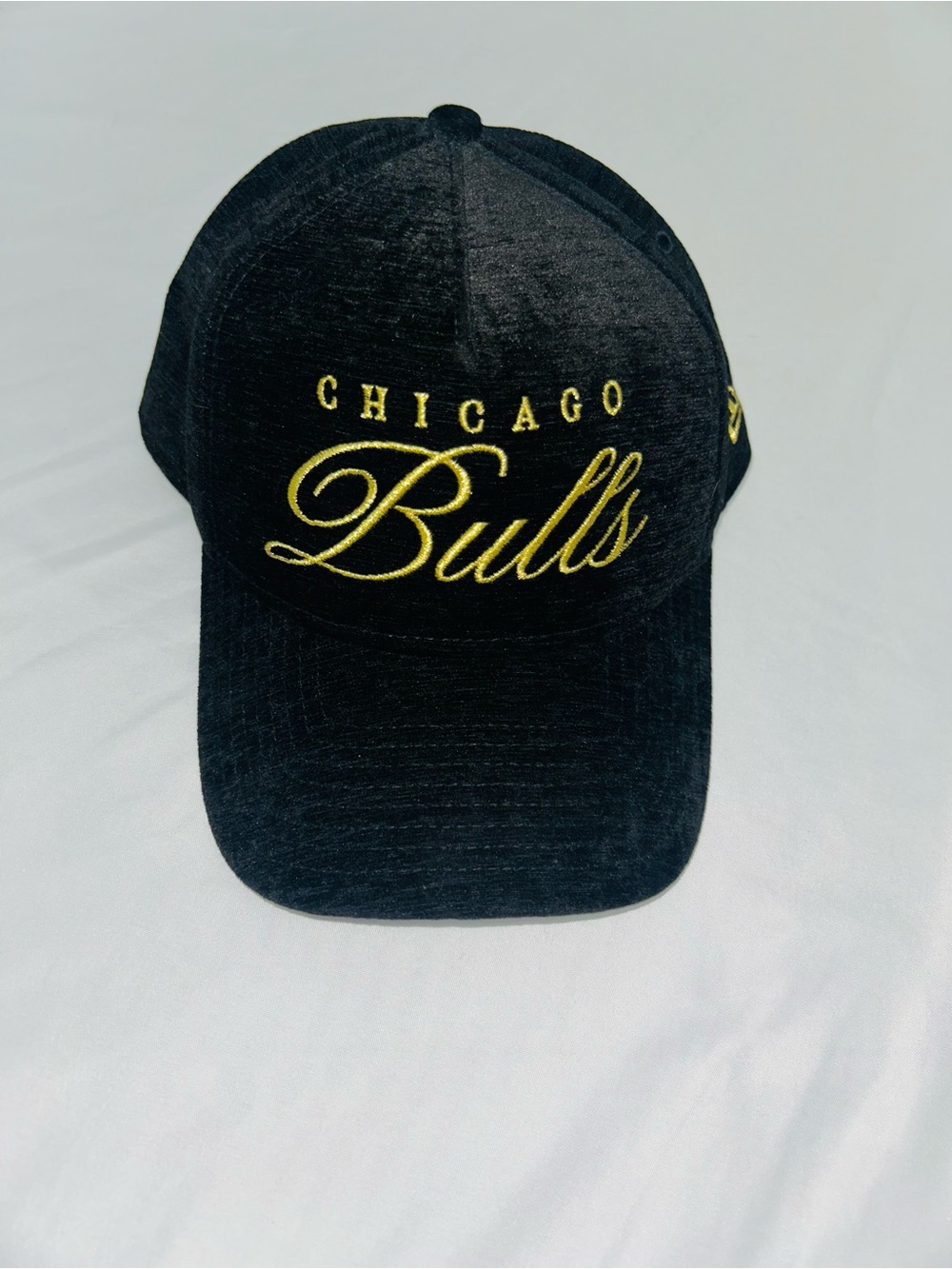 Chicago Bulls Black Velvet Cap with Gold Embroidery New Era 9forty SnapBack
